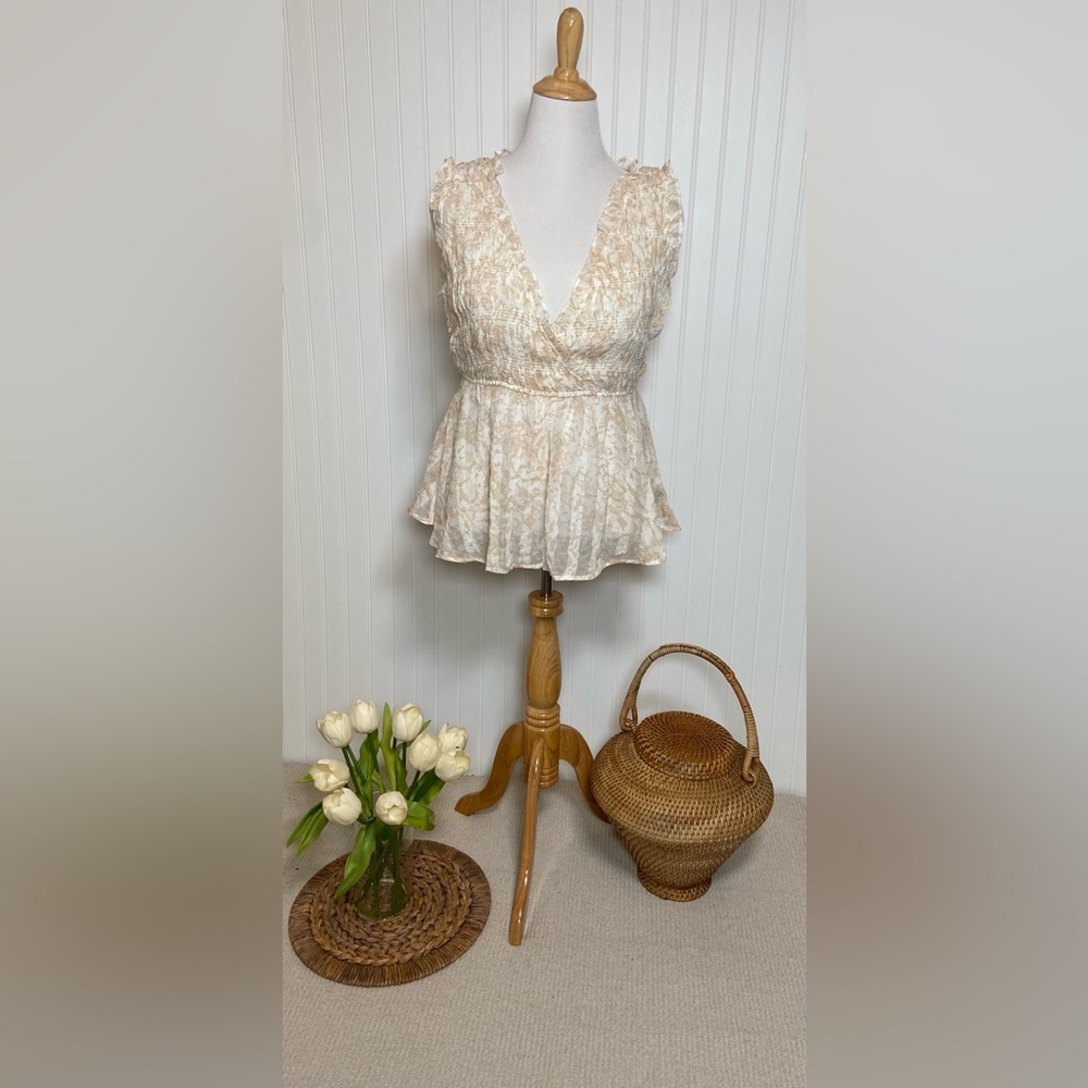 Torrid Ivory Floral Ruffle Sleeveless Blouse | Size 00 | NWT